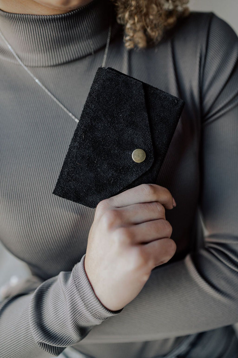 black tri fold wallet